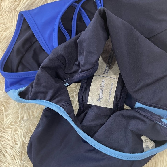 Sale ! Athleta Freestyle Blue Colorblock One Piece Swimsuit
NWOT - size 34/ 6 - Picture 5 of 6